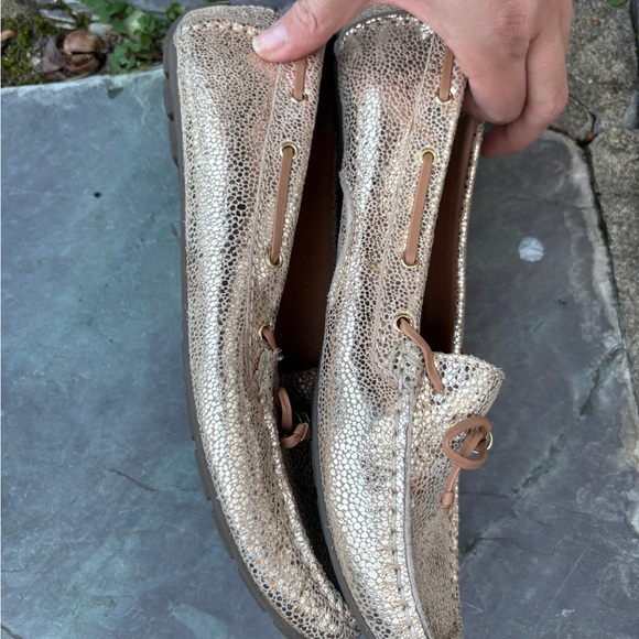 Clarks Gold Textured Loafers with Bow - Picture 2 of 6